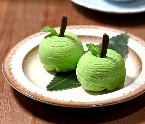 青森蘋果叉燒酥 $36/2件
造型像個爽脆香甜的青蘋果，口感鬆化有層次，好吃又好看。