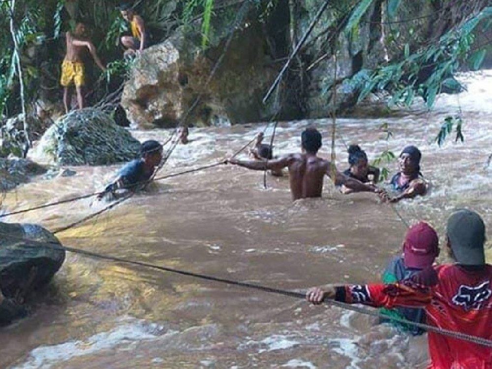 工作人員展開搜救行動。 （網上圖片）