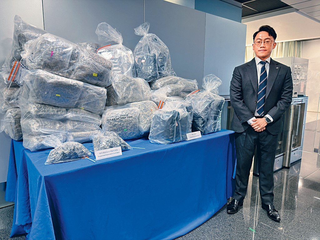 警方毒品調查科行動組偵緝督察吳嘉煒交代案件。