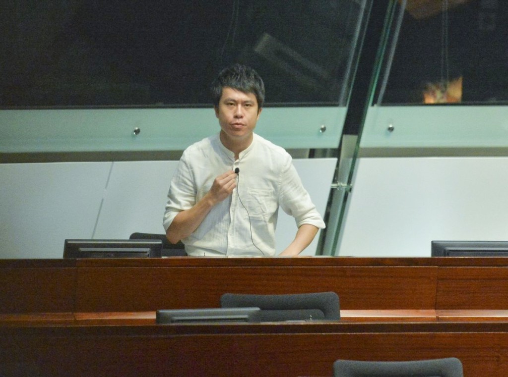 鄺俊宇在網上發起聯署行動，促請漁護署「刀下留狗」。資料圖片