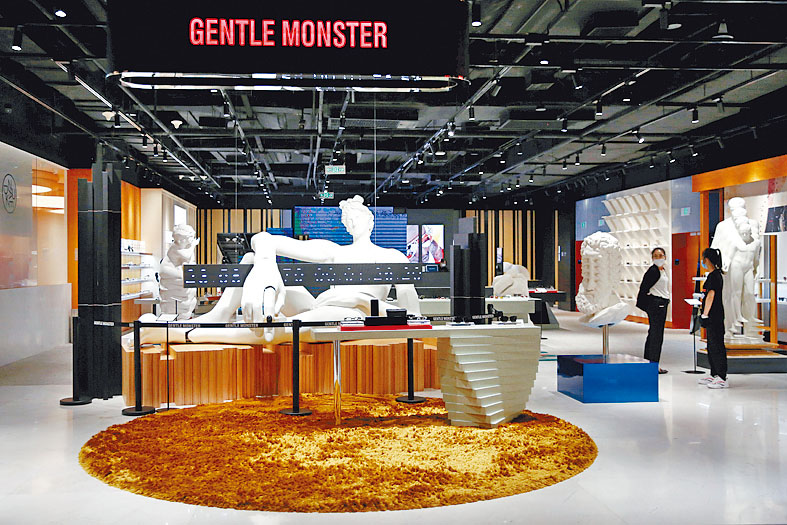 南韩潮流眼镜品牌Gentle Monster正考虑今年来港上市，提高品牌中国知名度，预计集资约23.4亿至39亿元。