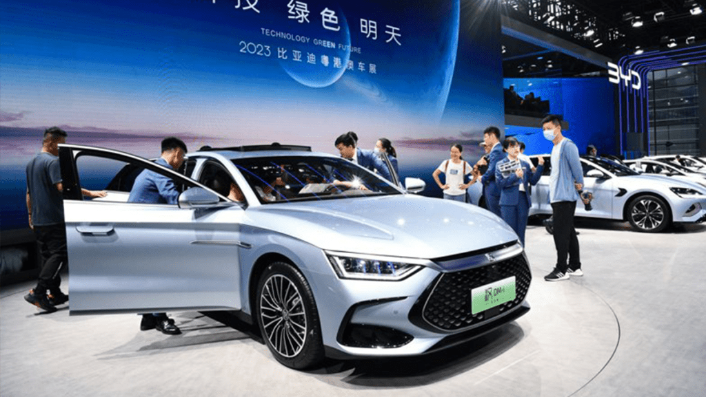 內地車企爆減價戰 比亞迪平均每部賺9000元 距離Tesla有多遠?