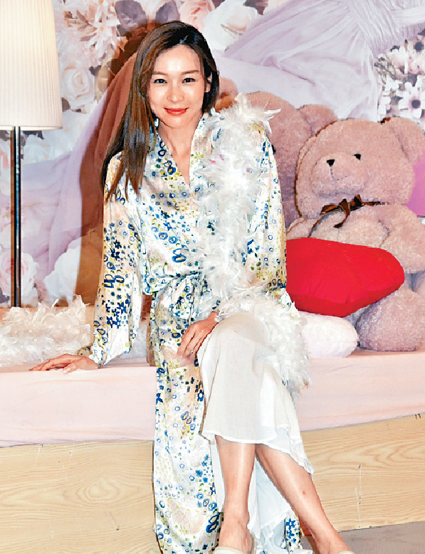 ■李佳芯玩睡衣派對宣傳新劇《愛美麗狂想曲》。