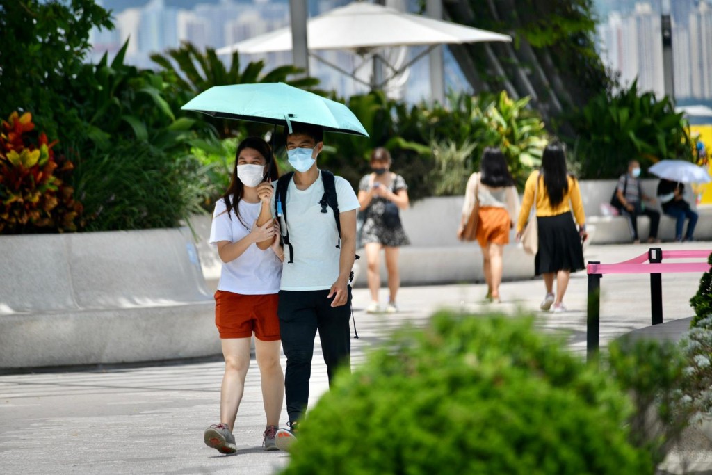 受低壓區影響，星期二、三廣東沿岸驟雨增多。