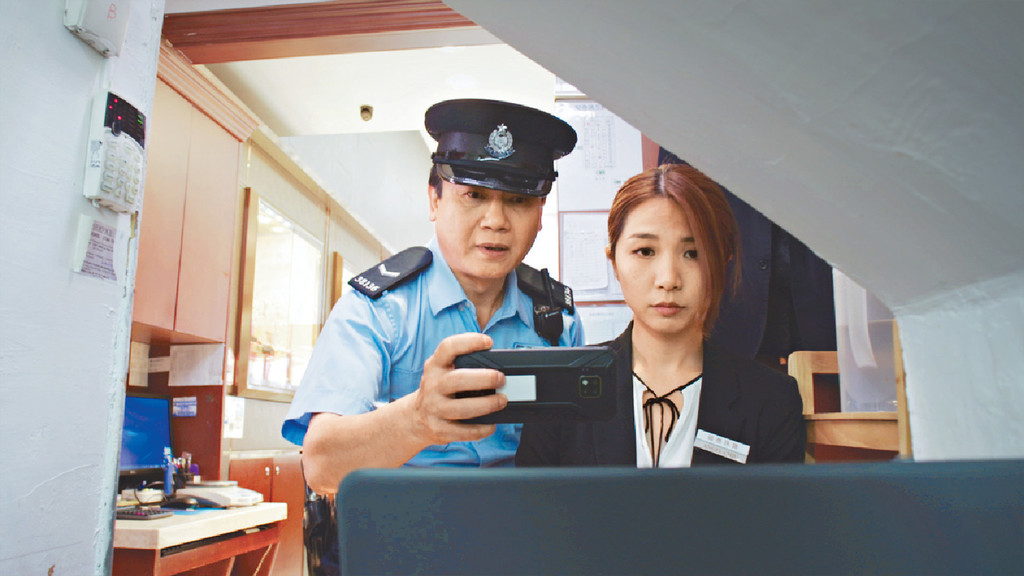 ■首集以警員使用私人手機執行公務所引致的投訴個案作為主線