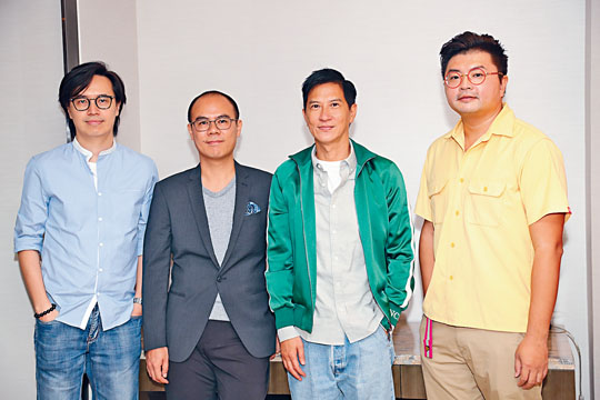 家輝讚三位導演黎兆鈞（左一）、劉永泰（左二）及施柏林（右一）分工好清晰。