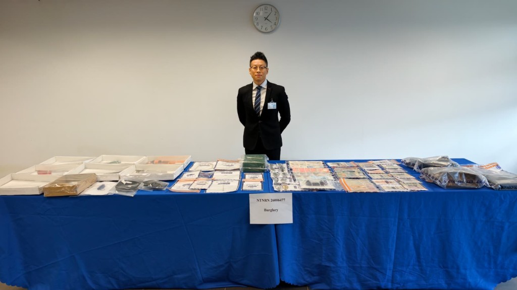 新界北總區重案組總督察袁皓霆呼籲市民外出時緊記鎖好門窗。黃文威攝 新界北總區重案組總督察袁皓霆呼籲市民外出時緊記鎖好門窗。黃文威攝