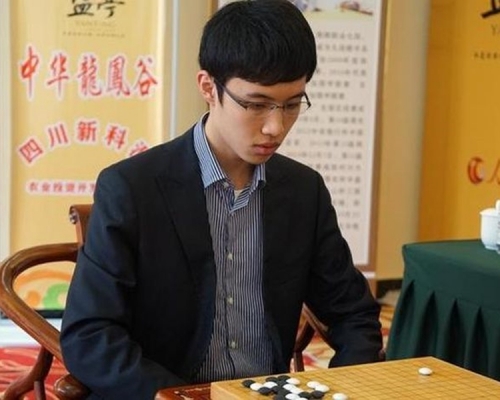 男乘客原來是圍棋手「連笑」。網圖