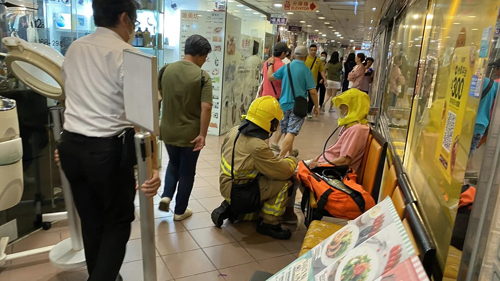 居民疏散落樓暫避。fb：香港突發事故報料區