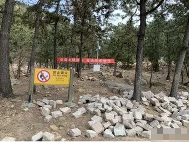 嶗山風景區內有6萬多座違規建造的墳墓。網圖