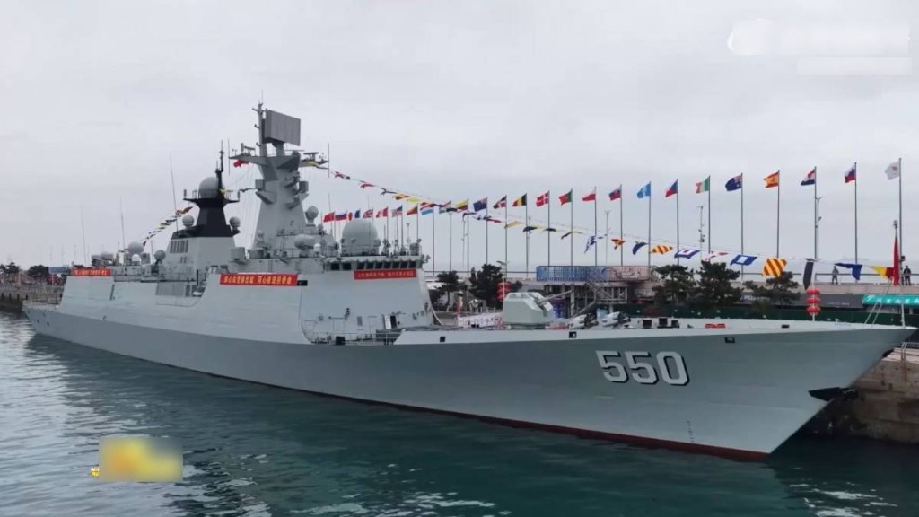 台媒罕見獲准參觀大陸軍艦。圖為濰坊艦。央視