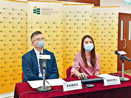 劉怡虹（右）指，近半家長不滿學校教學支援不足，無法指導子女學習新知，令其學習進度落後。