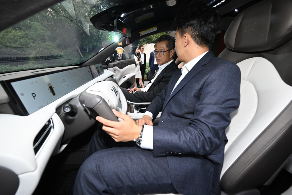 陳茂波到訪上海汽車集團。政府新聞處圖片