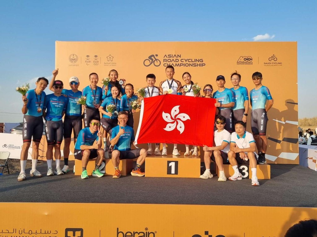 LISA 與參加元老組的港隊隊友合照。照片由受訪者提供