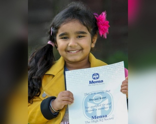 3歲英女獲IQ測試142分被指僅次愛因斯坦，獲邀加入世界頂級智商組織。 