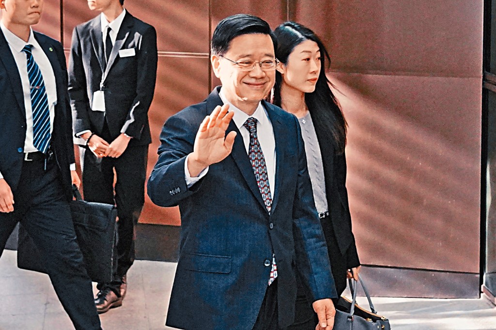 李家超昨早率領約360人代表團上京，參加中國人民抗日戰爭暨世界反法西斯戰爭勝利80周年紀念活動。