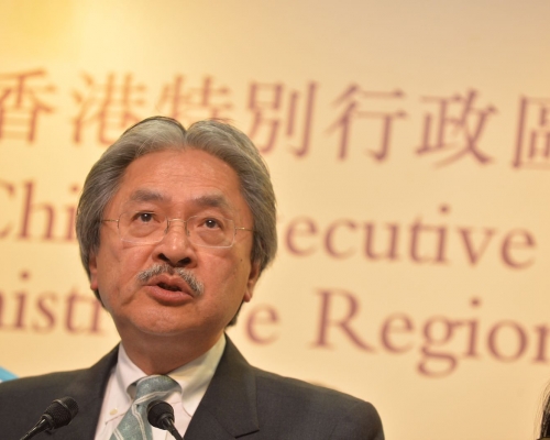 被問及會否加入新班子或參與選舉,曾俊華表示要休息數天才想這麼嚴肅的事。