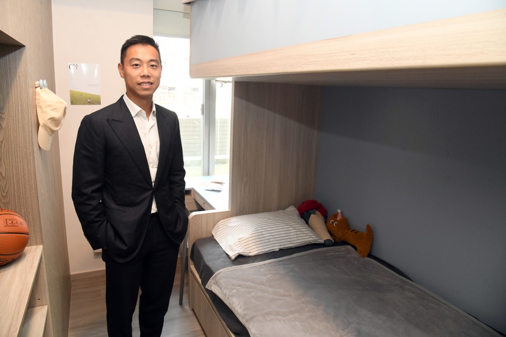 宏安行政總裁鄧灝康指出，政府擴大非本港學生學位，令香港已成為內地生升學的首選。