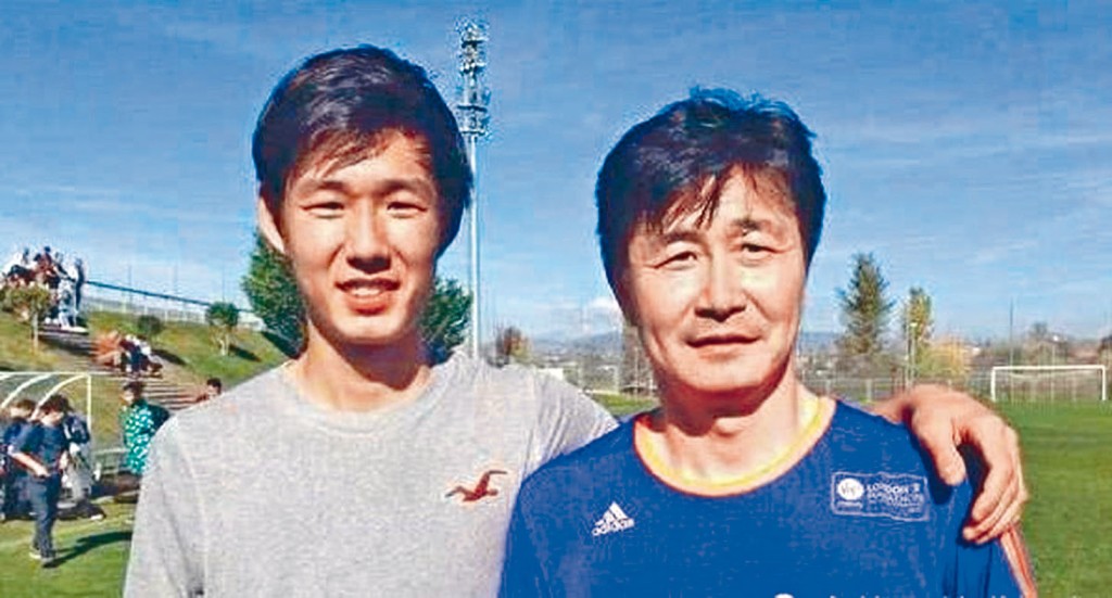 郝東海與兒子郝潤澤的合照。