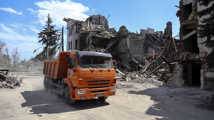 烏克蘭多個城鎮被戰火摧殘，馬里烏波爾只見頹垣敗瓦。AP資料圖片