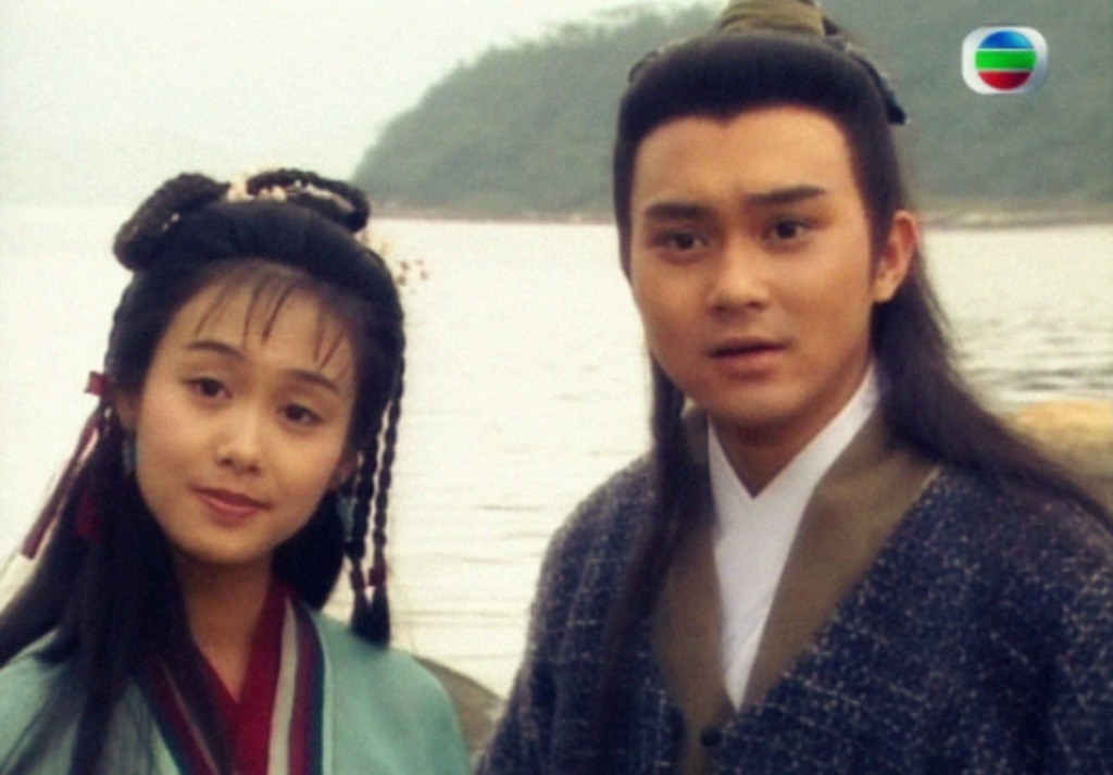 张智霖曾为TVB拍1994版的《射雕英雄传》演郭靖，与朱茵演的黄蓉大受欢迎。