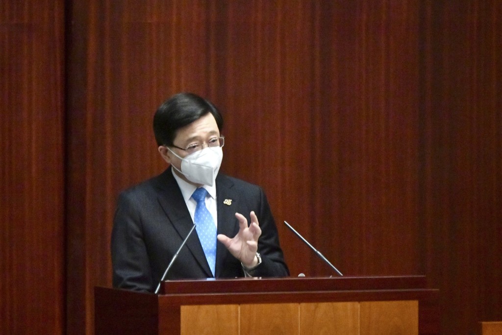 行政長官李家超昨日到立法會答問會講解新政府施政方向。