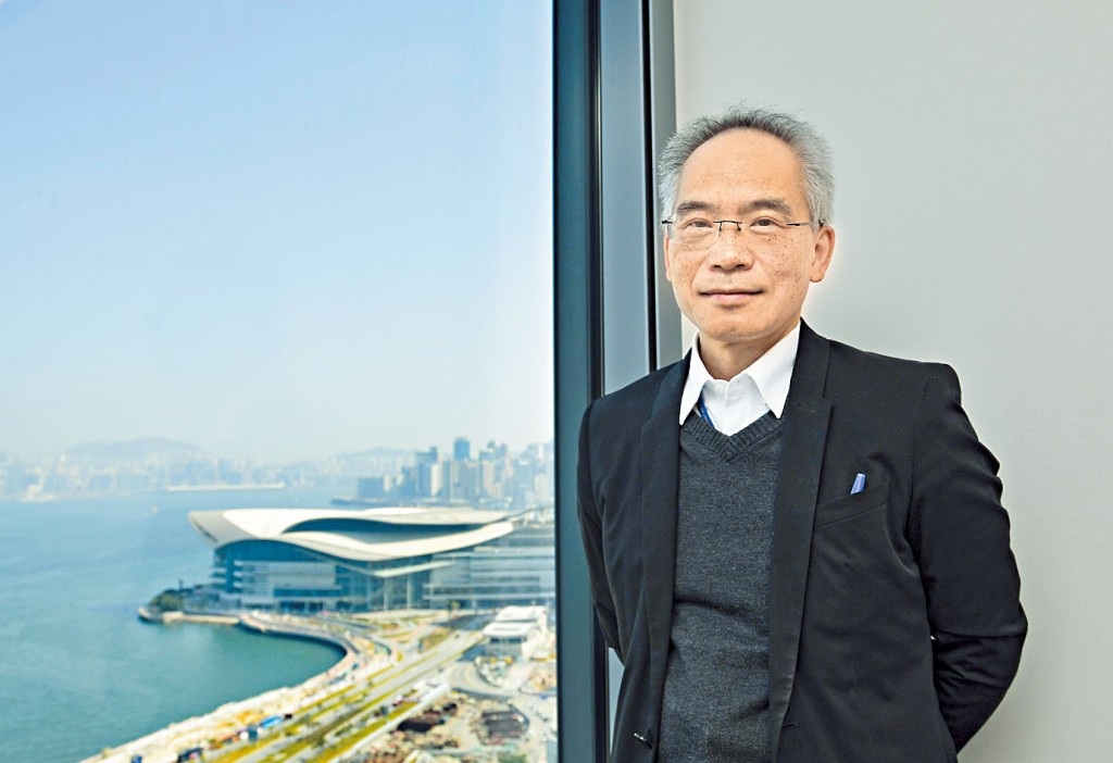 ■蘇偉文表示，當局只會考慮全幢物業改建的方案，以避免大廈仍有其他工業活動。