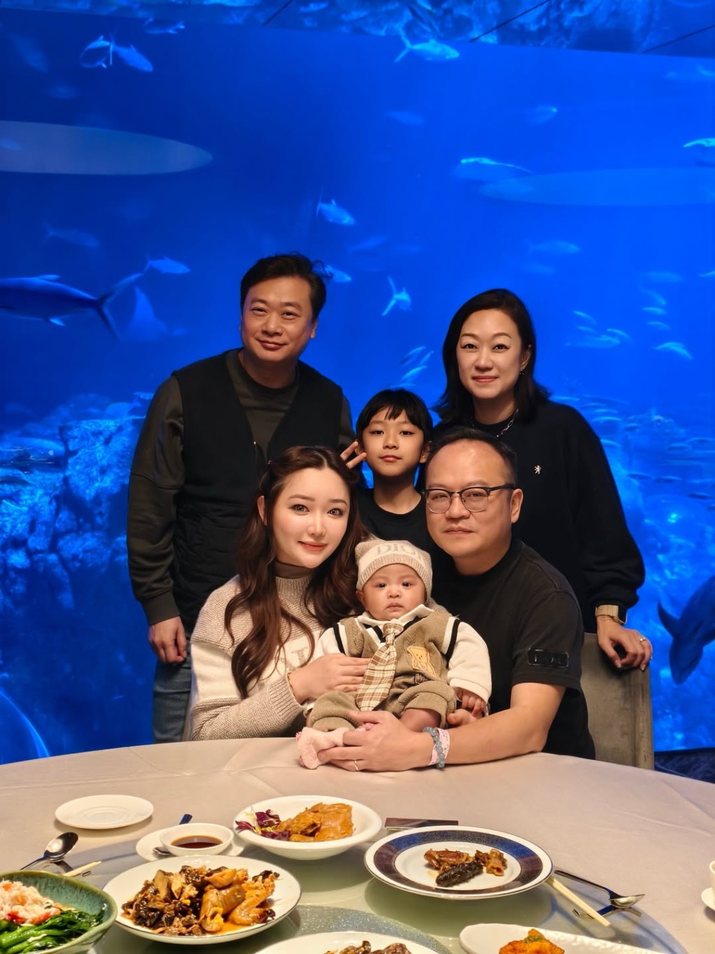 程美段試吓新菜式時,對餐廳的裝修有讚冇彈。 程美段試吓新菜式時,對餐廳的裝修有讚冇彈。