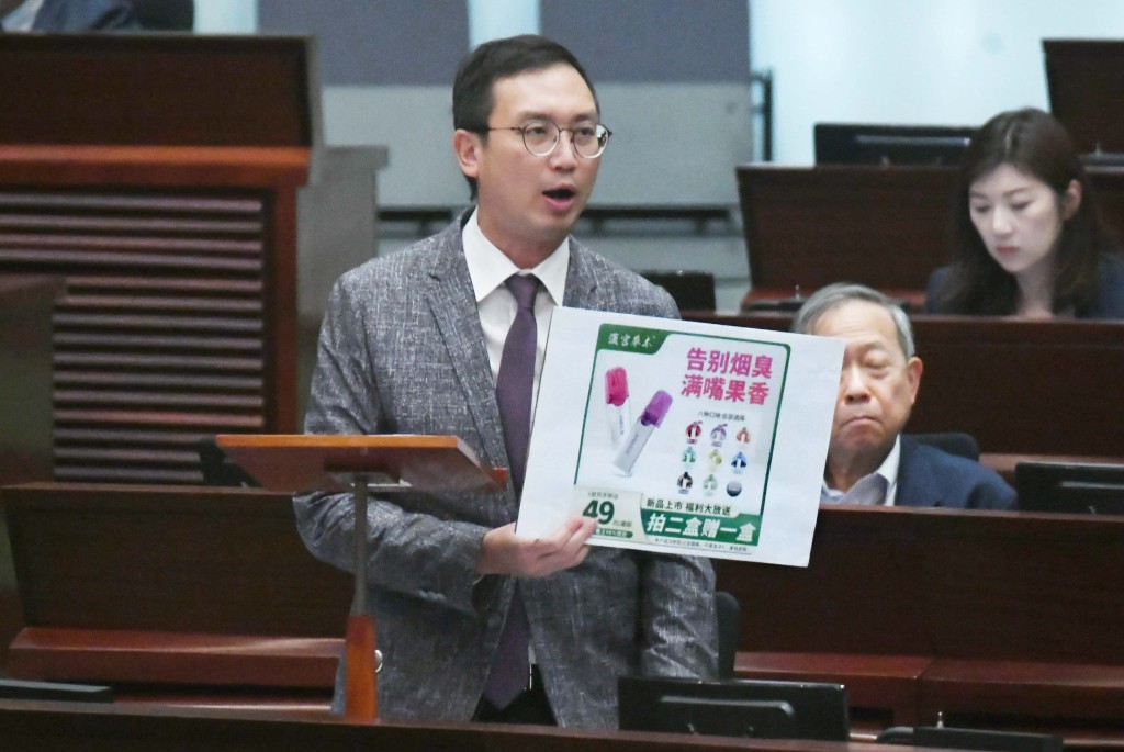 李鎮強比喻，稱「油鹽糖有害大家都知，但大眾有選擇權食梅菜扣肉」。
