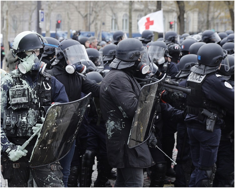 警民再爆发冲突。AP 