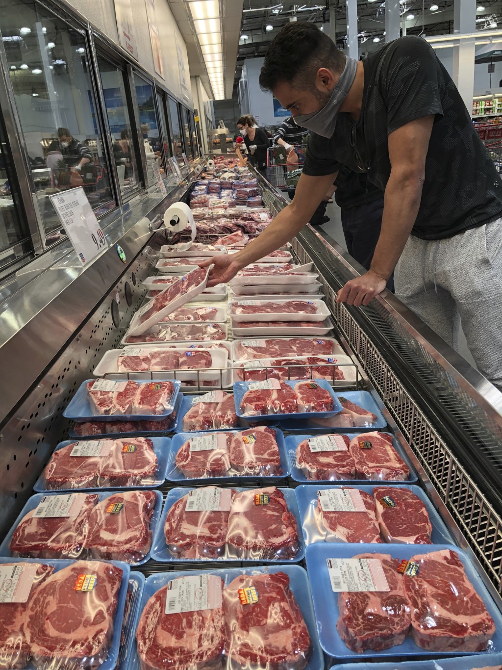 Costco货品种类繁多，例如冻肉。 美联社