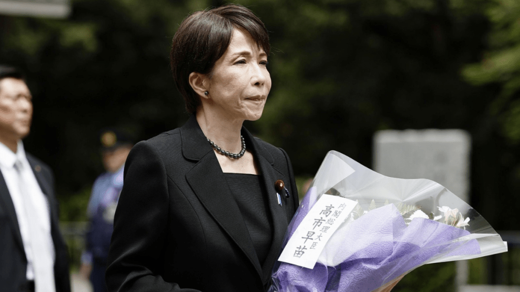 高市早苗经自民党总务会长梶山弘志，以个人名义缴纳「玉串料」。美联社