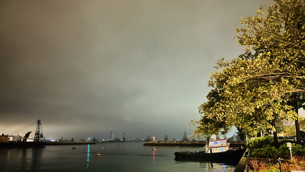 早晚有一兩陣微雨。蔡楚輝攝