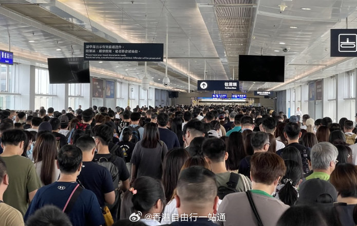 深圳各口岸近日均有大量旅客進出。小紅書