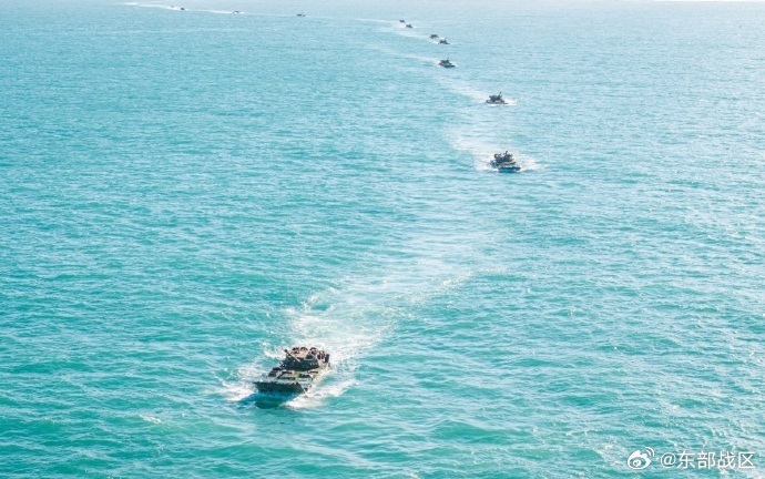 解放軍突然舉行圍台軍演,有專家分析指是回應美國對台售武。 解放軍突然舉行圍台軍演,有專家分析指是回應美國對台售武。