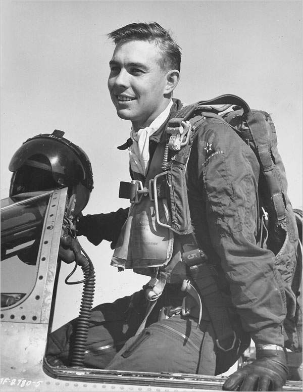 被韓德彩擊落的美軍著名王牌飛行員費席爾（Harold Fischer）。