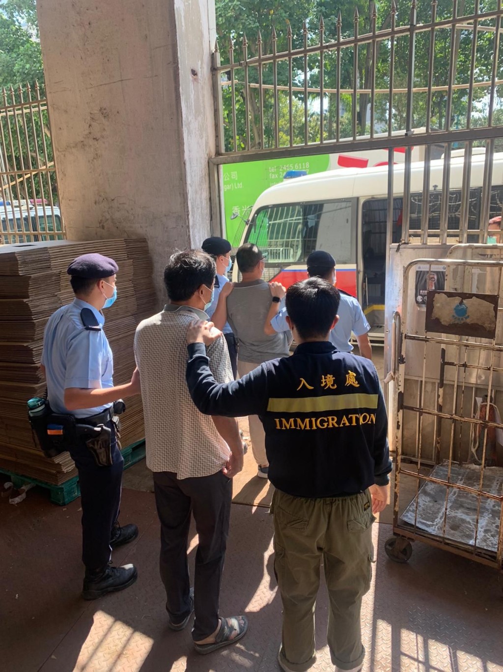 共拘15人。警方圖片