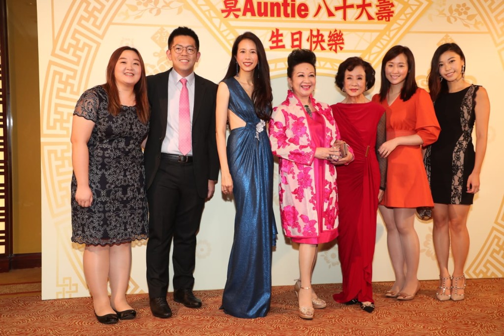 家燕姐指與莫Auntie相識幾十年。