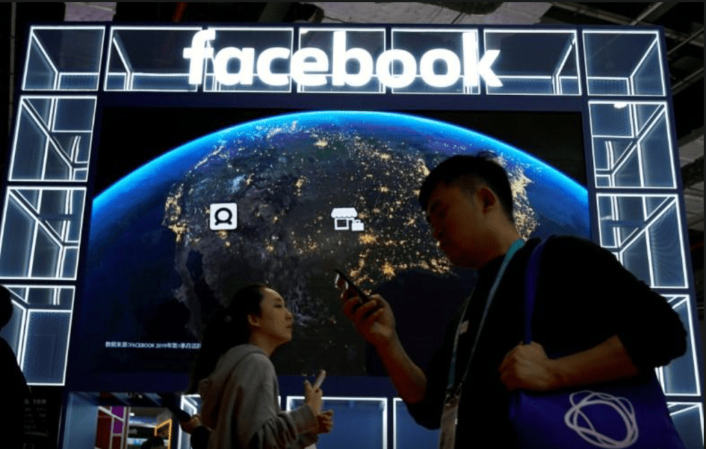 Facebook（脸书），在2008年曾短暂进入中国，但后来也因「不符监管要求」而遭到封闭。路透社