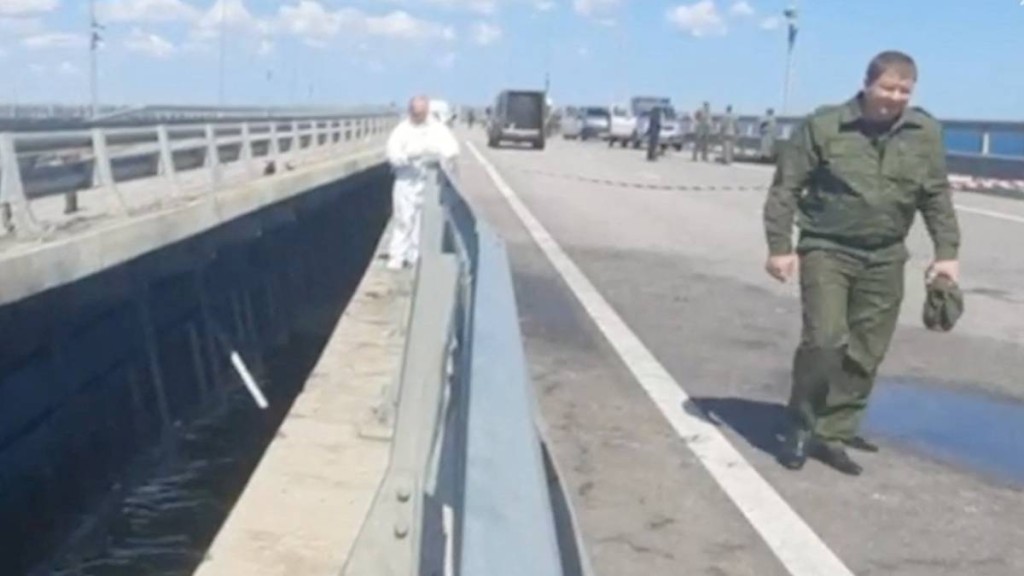 克里米亞大橋傳遭烏克蘭襲擊而損毀。(路透社)