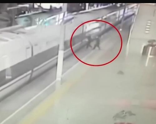 男子企圖強行拉開車門，致高鐵延遲，被拘留5日。