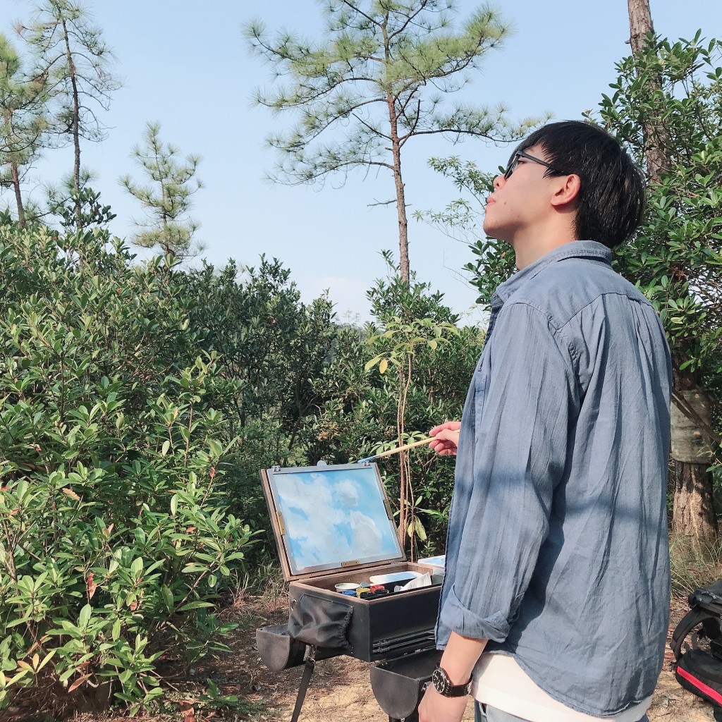 黃進曦說他兒時對畫家的印象是畫架和風景，所以長大後亦以繪畫風景畫為主。