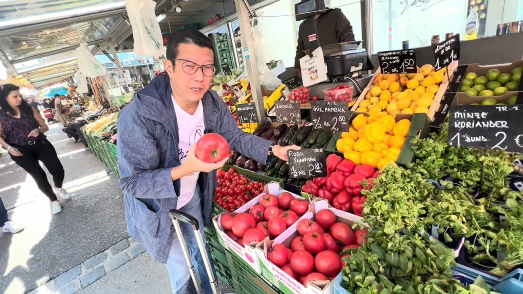 在頭兩集，楊英偉便已帶大家去到當地一個街市。