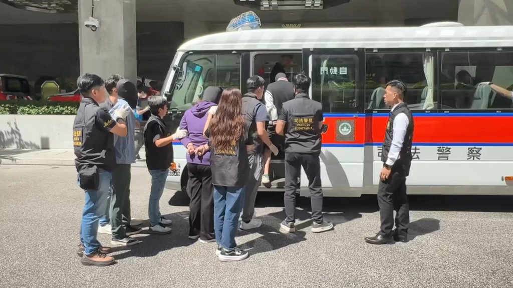 粵港澳三地警方共拘捕18人,其中3人為香港居民。司警教室fb片段截圖 粵港澳三地警方共拘捕18人,其中3人為香港居民。司警教室fb片段截圖