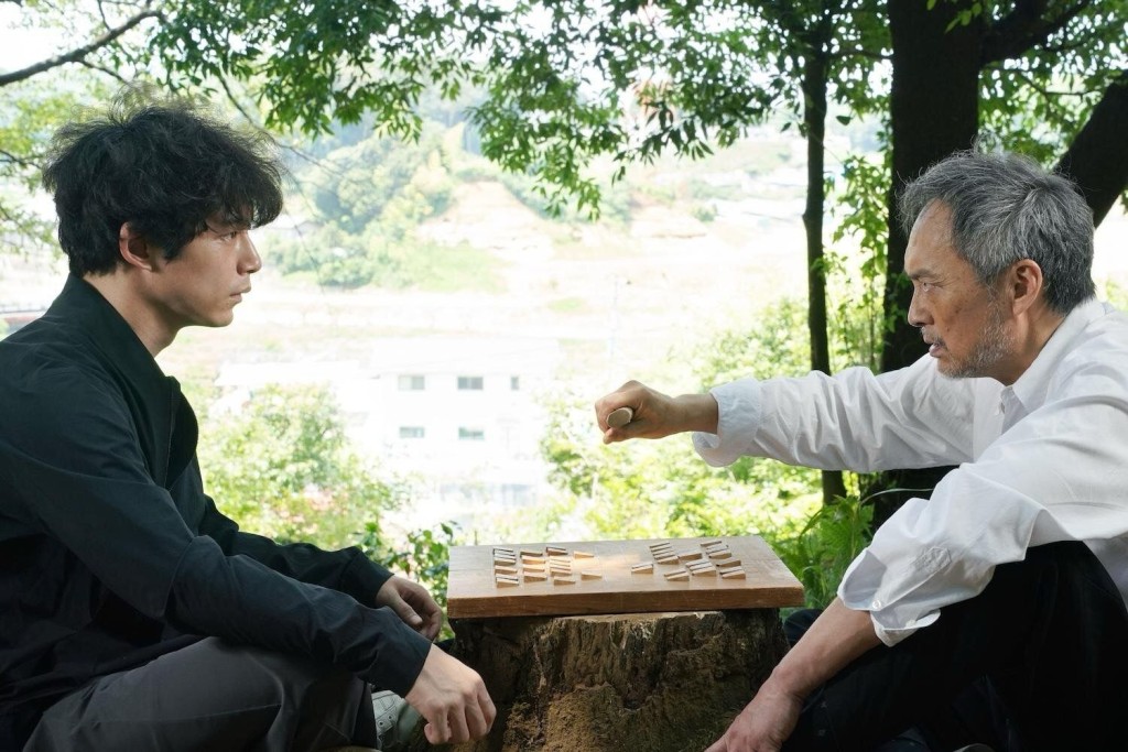 坂口健太郎與渡邊謙主演的《盤上的向日葵》，原定於18日在釜山舉行首映禮，昨宣布取消。