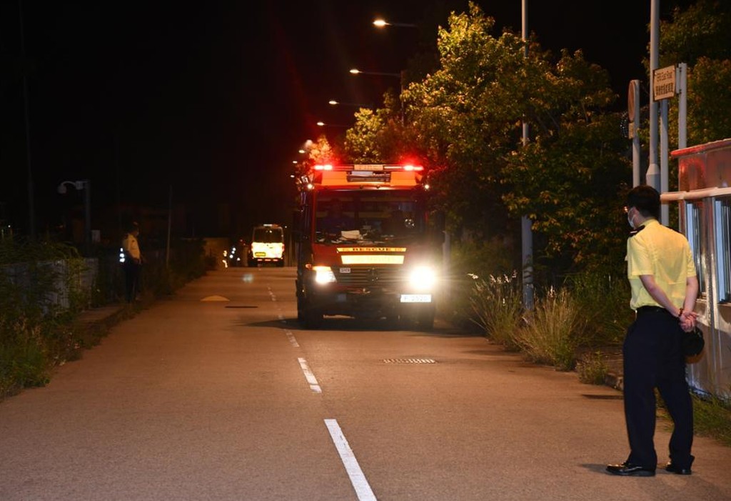 消防到場將火撲熄。李家傑攝