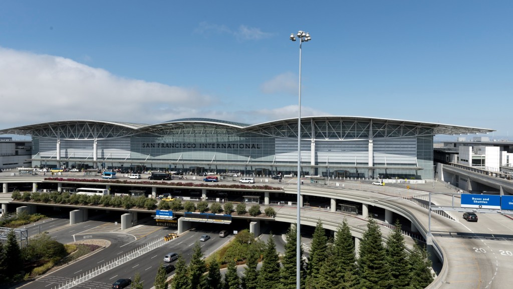 三藩市国际机场国际航运大楼。 Wiki