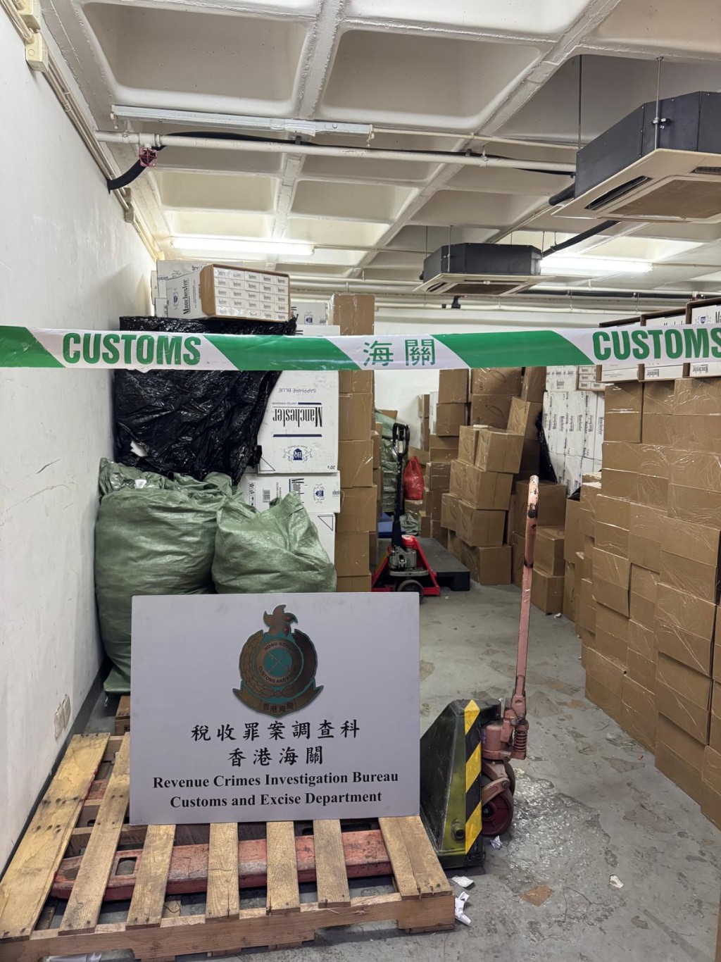 海關搗破的私煙儲存倉庫，面積約1000呎，相信營運大約一個月。海關提供