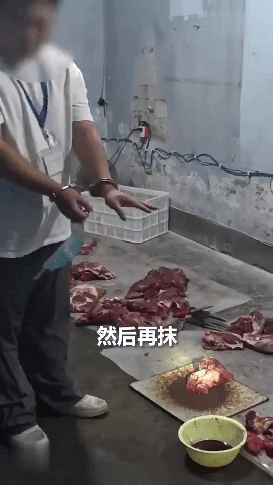 四川警破假牛肉黑心工場,拘16人。 四川警破假牛肉黑心工場,拘16人。