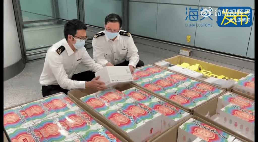 10名旅客超量攜帶Labubu被查,玩偶427盒,共計3086個。 10名旅客超量攜帶Labubu被查,玩偶427盒,共計3086個。